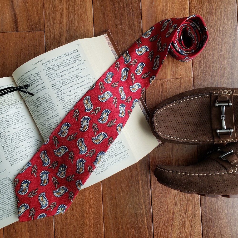 Harvé Benard Silk Tie for Formal Occasions